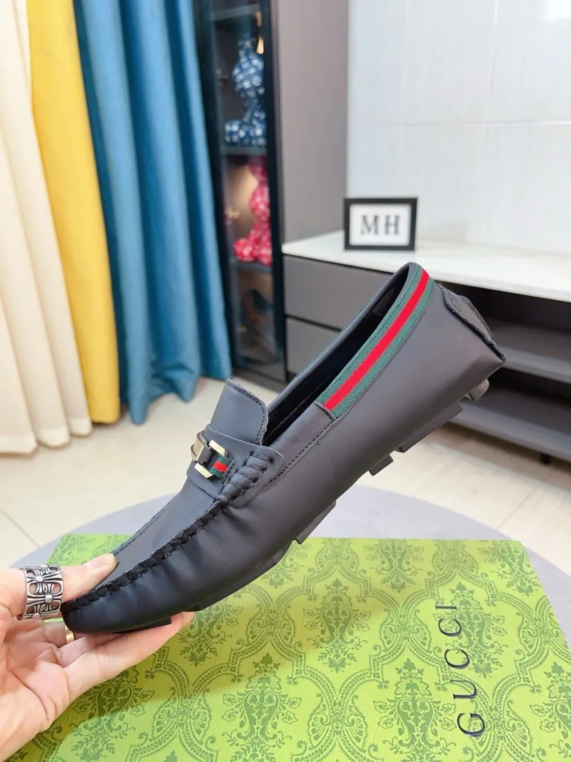 Men's shoes💰400🌹🌹【GUCCI】Hong Kong original top quality exquisite craftsmanship top quality💪🏼high-end boutique men's Hugh Doudou shoes British fashion style 🎈original metal soft cowhide surface lazy slip-on Loaf style This fabric is made of 🇮🇹imported top soft calfskin, code number: 38-44